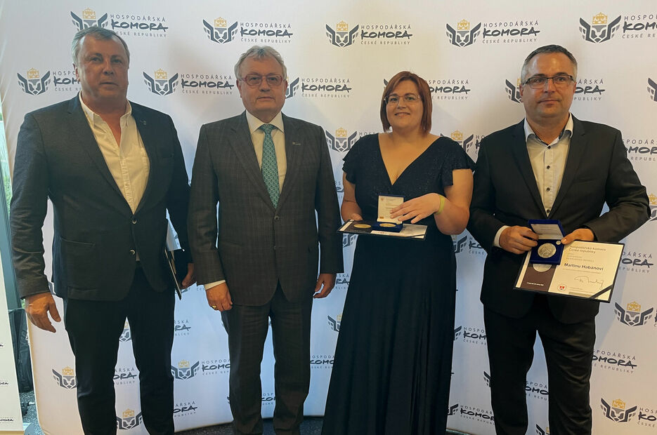 Zleva: Libor Přerost (AUTODRUŽSTVO Podbabská), Vladimír Dlouhý (HK ČR), Irena Nováčková (ODĚVA Třebíč), Martin Habán (Horácké autodružstvo Velké Meziříčí), (Foto: Ing. Leo Doseděl)